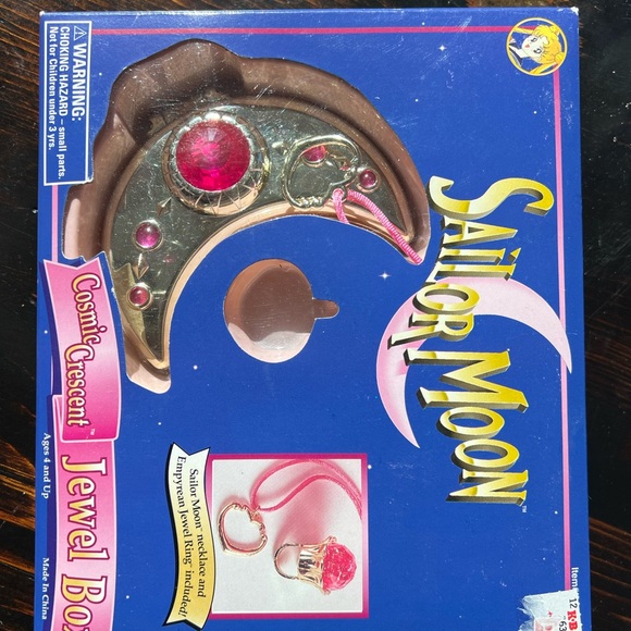 Sailor Moon Wand , locket, jewel box and Doll Collection - Picture 3 of 8